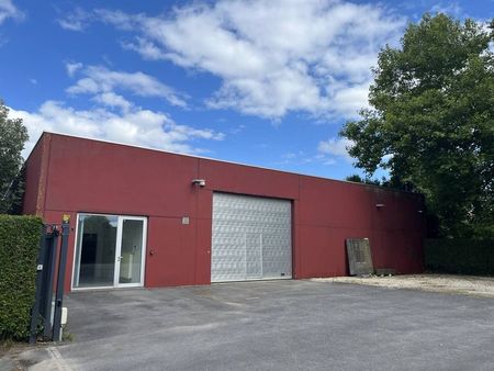 entrepôt avec bureau (660 m²) à hille  zwevezele.