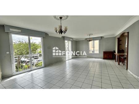 vente appartement 4 pièces à la roche-sur-yon centre ville (85000) : à vendre 4 pièces / 9