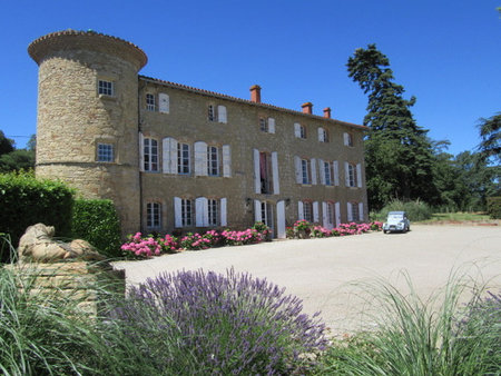 château en pleine campagne