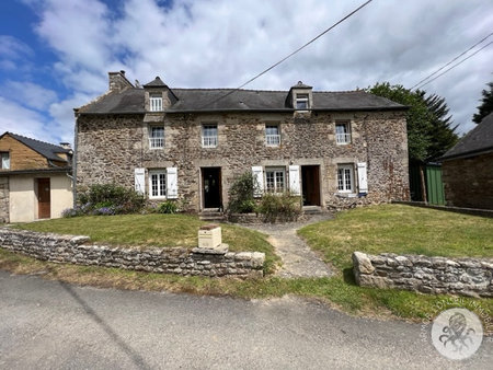 maison en pierres en campagne de corseul