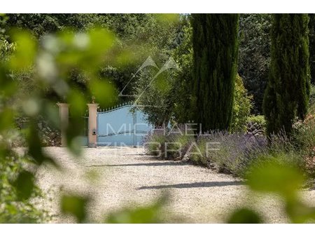 a l'orée d'un bois   villa 5p avec piscine au calme