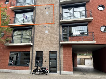 ruim appartement met 2 slpks  terras  kelder  garage