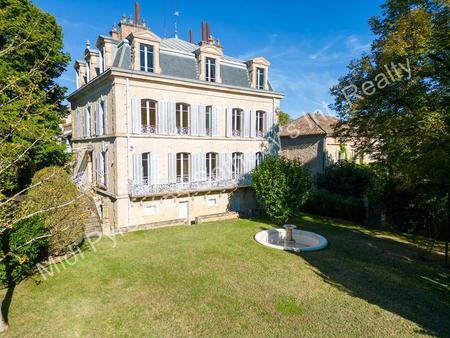 a vendre varen majestueux manoir du 19eme siècle et son parc au