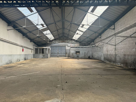 local commercial pleyben 670 m2