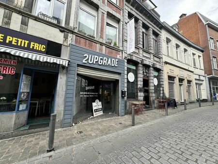 commerce situé au rez-de-chaussée - mons