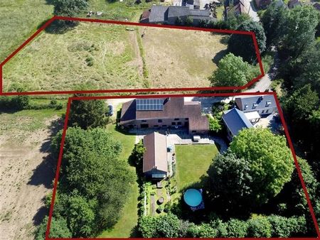 ensemble immobilier : ancienne ferme et maison + terrain à