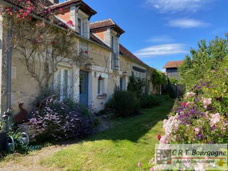 a 15 mn de toucy  vous serez sous le charme de cette très jolie maison ancienne avec ses t