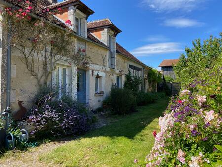 a 15 mn de toucy  vous serez sous le charme de cette très jolie maison ancienne avec ses..