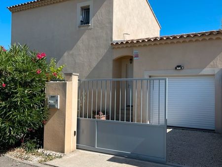 une jolie maison avec son agréable jardin