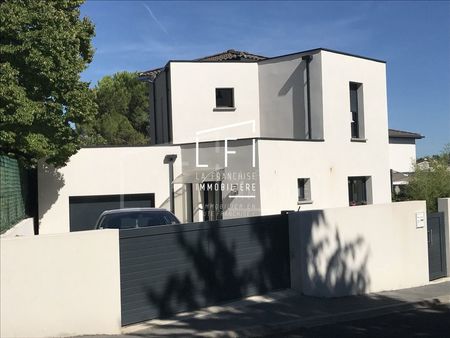 villa 5 pièces 120 m²