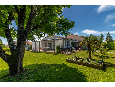 maison 3 chambres + un t2 indépendant  beau jardin  carport