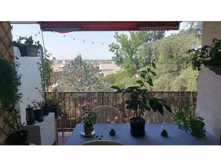 location t2/3 terrasse salon de provence