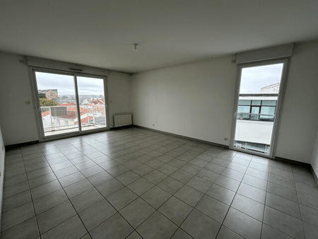 location appartement 4 pièces à challans (85300) : à louer 4 pièces / 88m² challans