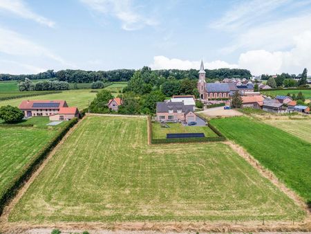 bouwgrond voor een open bebouwing met weiland in kortenaken