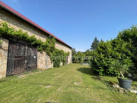 ensemble immobilier en pierre avec deux maisons et deux granges sur 9166 m2 de terrain