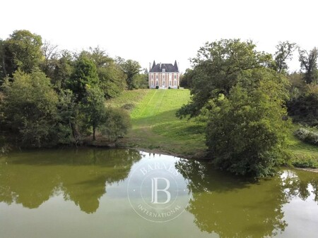 château à vendre dans le quartier ouest-corne de cerf-guignegault