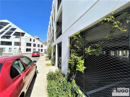 bordeaux bastide niel- local commercial duplex 208m² libre et brut + 1 parking