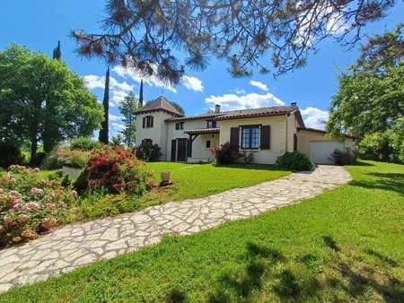 belle maison avec jardin et magnifique vue