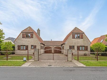 maison spacieuse dans une rue calme à de haan !