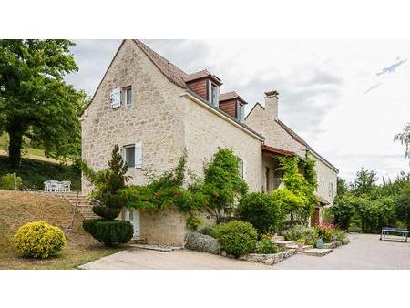 secteur gourdon - ravissante et spacieuse maison en pierre 5 chambres sur 1ha avec piscine