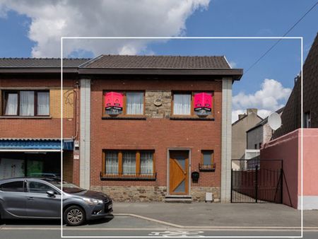 jolie maison 3 chambres avec cour et annexe