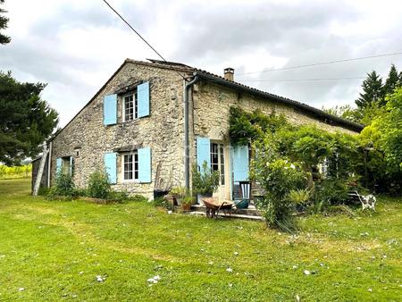 belle et spacieuse maison de campagne  (270 m2)  5 chambres  piscine  sur env. 1.6 ha.