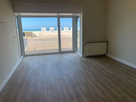 appartement rénové de deux chambres dur la digue!