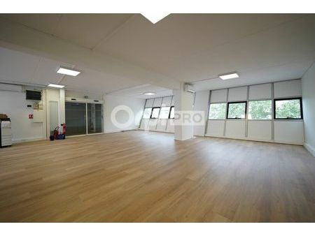 bureaux 142 m²