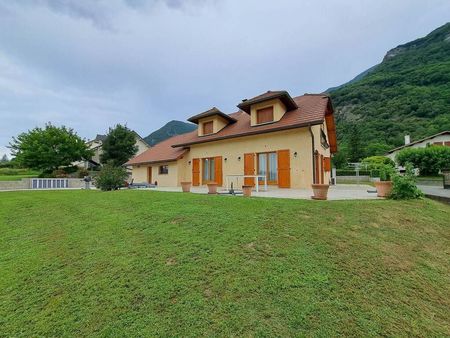 villa 5 pièces 136 m²