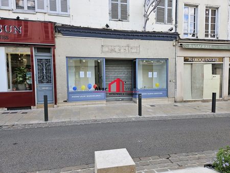 local commercial 4 pièces 180 m² auxerre