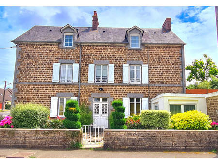 belle propriété de 6 chambres avec grand jardin et dépendance dans un village populaire av