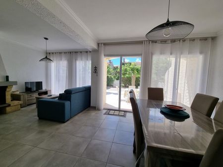 villa 4 pièces 77 m²