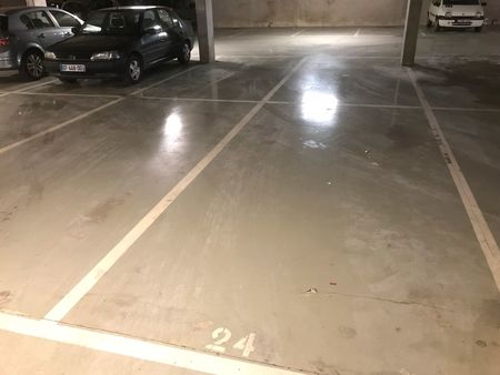 place de parking en sous-sol et sécurisée