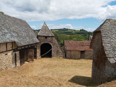 domaine agricole  bâtiments plus verger