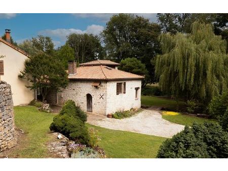 ancien moulin rénové sur terrain arboré de 3000m2