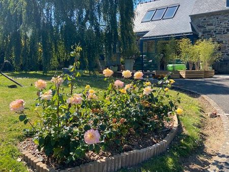 maison en pierre rénovée avec dépendances