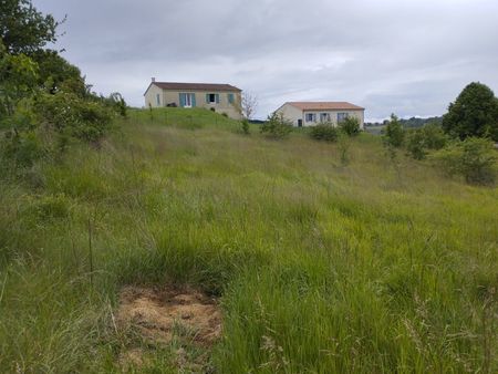 terrain à batir de 1100 m2 sur la commune de villetoureix