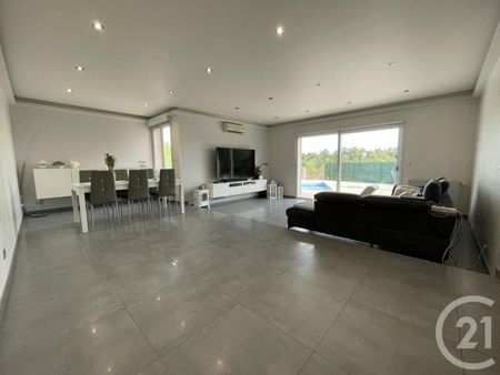 villa 5 pièces 122 m²