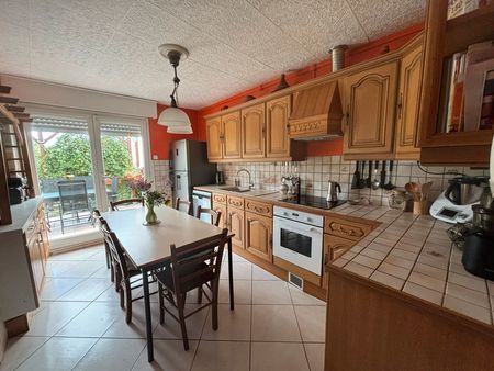 maison semi mitoyenne - 134 m² avec jardin et sous-sol spacieux