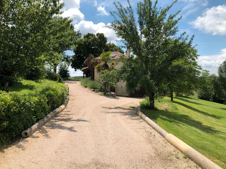 charmante maison individuelle avec beau jardin