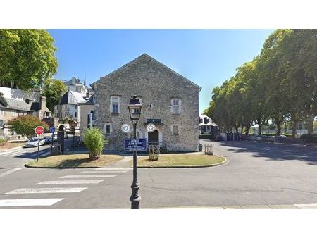 local situe 1 place de la monnaie a pau