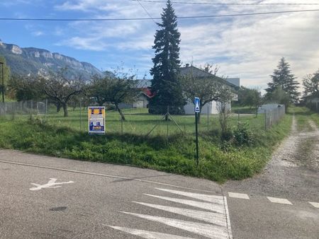 terrain 615 m² aix les bains