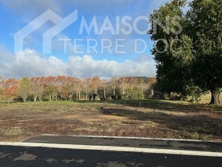 terrain 784 m² florentin