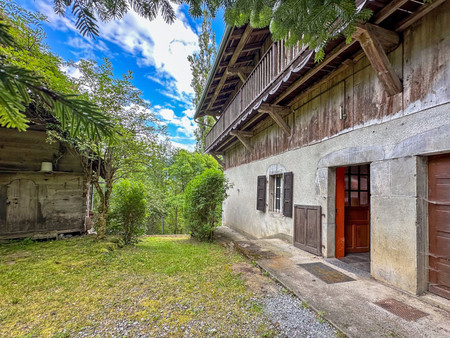 ferme savoyarde rénovée avec studio + mazot et grange à rénover. situation tranquille.