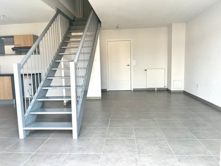 t3 duplex bbc avec balcon et 2 parkings aérien- proximité villeneuve tolosane