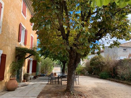 maison de maître au coeur d'un village provençal