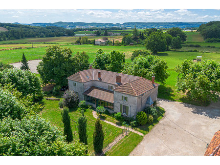 propriété équestre rénovée de 19 5 ha près de saint-sylvestre-sur-lot - prête à accueillir