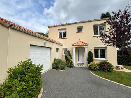 vente maison à dompierre-sur-yon (85170) : à vendre / 150m² dompierre-sur-yon