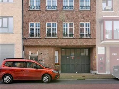 opbrengsteigendom met drie appartementen