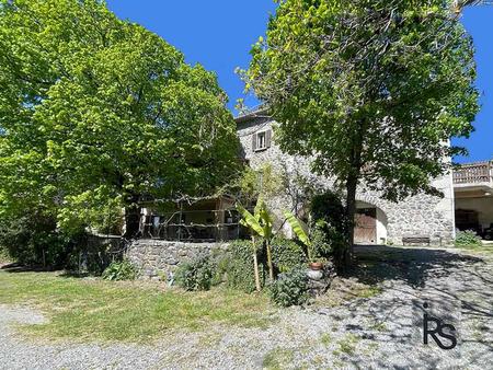 une maison typique ardéchoise rénovée de 328 m2 avec 7397 m2 de jardin jusqu'en bordure de